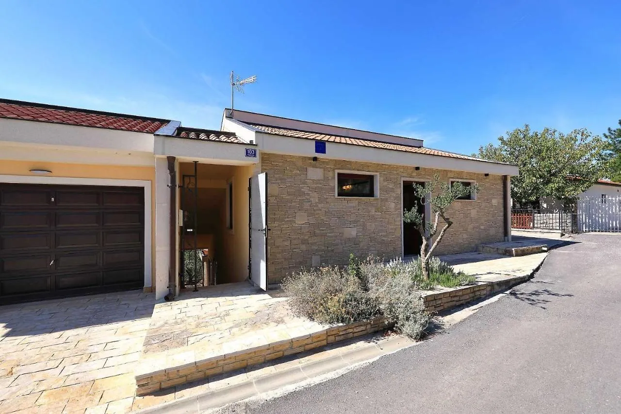 Alsano, No 1 Apartment Basic Croatia