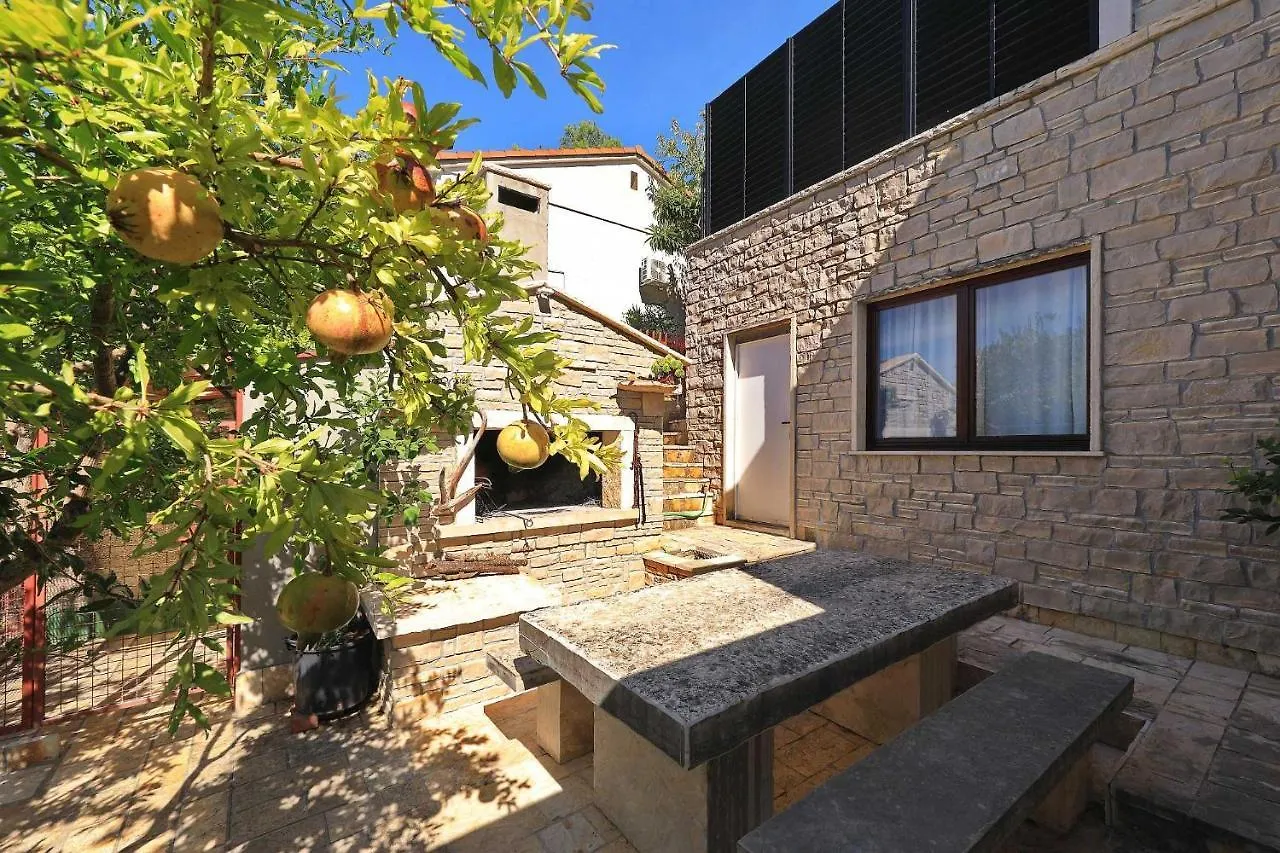 Alsano, No 1 Apartment Basic
