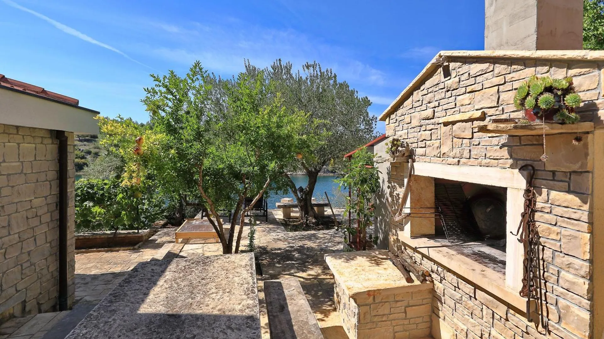 Alsano, No 1 Apartment Basic Croatia